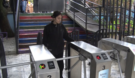 Esenyurt Ortaokulu’nda 6 yıldır uygulanan kartlı turnike sistemi velilere güven veriyor