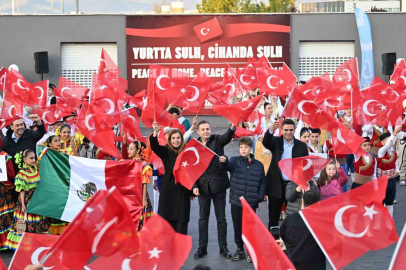 Balıkesir’de 9 ülkenin çocukları aynı sahnede buluştu