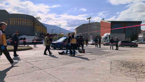 Bursa’da freni patlayan vinç dereye uçtu : Sürücü hayatını kaybetti