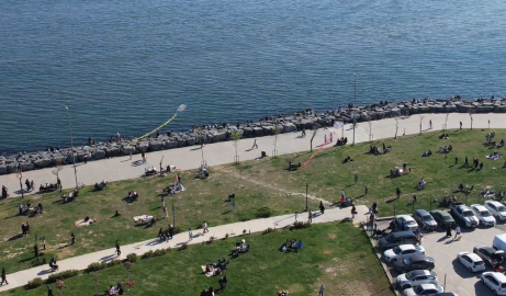 Avcılar’da havaların ısınmasını fırsat bilen vatandaşlar sahile akın etti