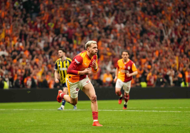 Galatasaray 25 sene sonra evinde Fenerbahçe’ye karşı penaltıdan gol attı