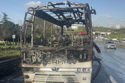 Bayrampaşa’da minibüs alevlere teslim oldu
