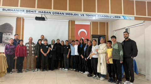 Burhaniye’de öğrenciler arasında bilgi yarışması yapıldı