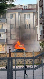 Tekstil malzemeleri yüklü minibüs alev aldı