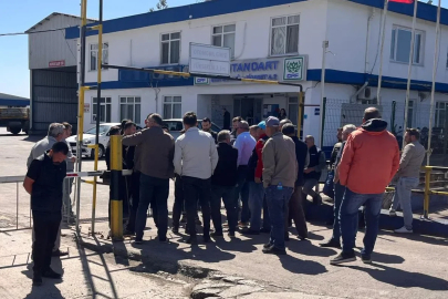 İş alamayan kooperatif üyeleri fabrika önünde toplandı
