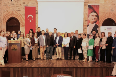 Osmangazi’de “Ana Baba Okulu” Mezunları Sertifikalarını Aldı