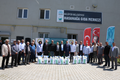 Nilüfer’de üreticiye yem desteği: 155 çiftçiye Sorgum-Sudan Otu tohumu dağıtıldı