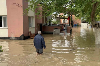 Osmaniye’de sağanak etkili oldu, evleri ve tarlaları su bastı
