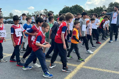 Ümraniye’de genç sporcular kros parkurunda yarıştı
