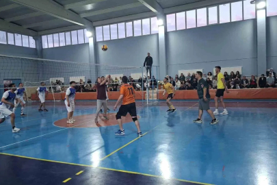 Hisarcık’ta kurumlararası voleybol turnuvasında Devlet Hastanesi şampiyon oldu
