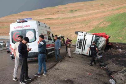 Cizre’de peş peşe kazalardan sonra vatandaşlar karayolunu ulaşıma kapattı
