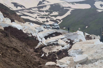 Heyelan nedeniyle kapanan Muş Çavuştepe-Üçevler grup yolu açıldı
