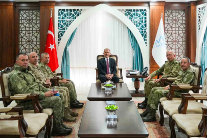 Korgeneral Topaloğlu, Hakkâri Valiliği’ni ziyaret etti
