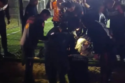 Halısahada maç yaparken tel koluna girdi: itfaiye ekipleri kurtardı
