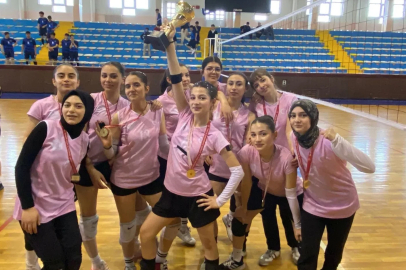 Tevfik İleri Anadolu Lisesi şampiyon oldu
