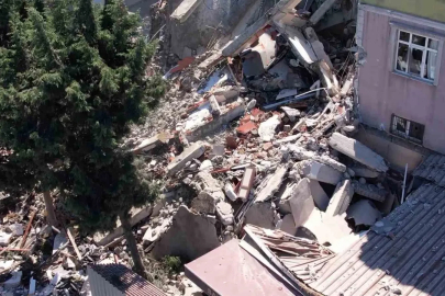 Küçükçekmece’de kentsel dönüşüm çalışması yapılan 5 katlı bina çöktü
