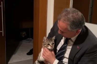 Evin anahtarı arabada kaldı, kapıyı ’Fred’ açtı
