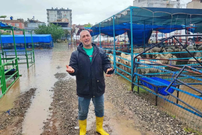 Adana’da kurban pazarını sel vurdu, besici gözyaşlarına boğuldu
