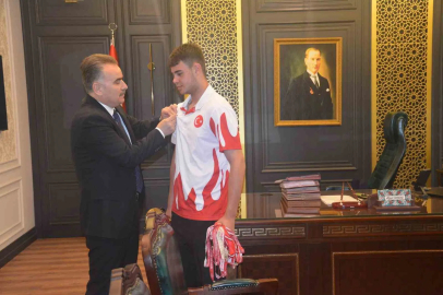Edremitli muaythai sporcusu dünya şampiyonluğu için Malezya yolcusu
