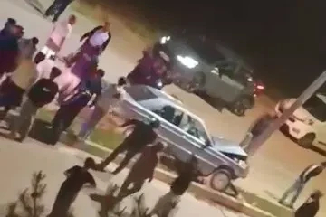 Elazığ’da otomobil aydınlatma direğine çarptı: 1 yaralı
