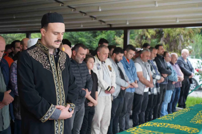 Kayseri’deki feci kazada hayatını kaybeden intern doktor Sakarya’da defnedildi
