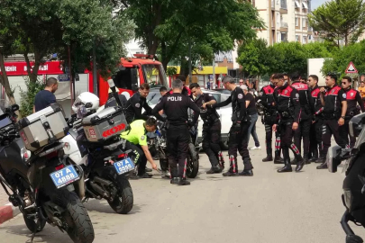 Antalya’da yunus timleri kaza yaptı: 2 polis yaralı
