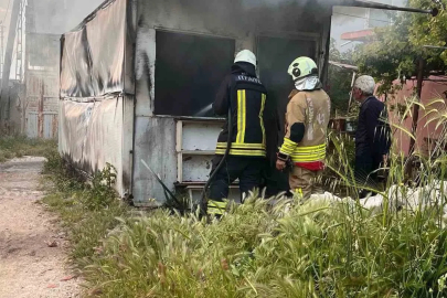 Alevlere teslim olan  konteyner kullanılamaz hale geldi

