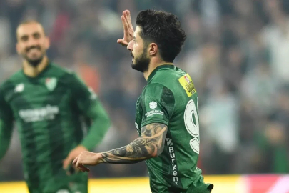 Bursaspor’da iç transfer: Barış Gök ile yola devam
