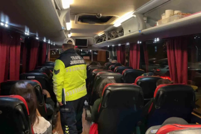 Sivil trafik jandarmaları şehirlerarası otobüslerde
