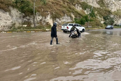 Fırat Nehri taştı, her yeri su bastı

