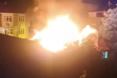 Amasya’da tek katlı evde çıkan yangında alevler geceyi aydınlattı
