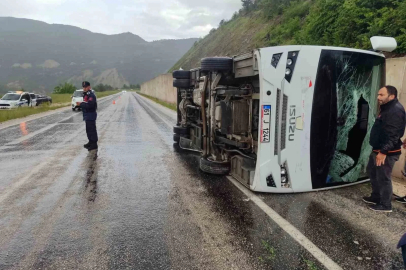 Tokat’ta cenaze dönüşü minibüs devrildi: 4 yaralı
