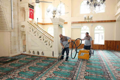 Akdeniz’de camiler bayram öncesi dezenfekte edildi
