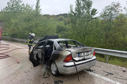 Tokat’ta alev alan otomobil demir yığınına döndü
