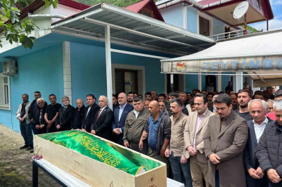 Derede sel sularına kapılarak hayatını kaybeden yeğen toprağa verildi, amca aranıyor

