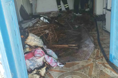 Yanan ev kullanılamaz hale geldi
