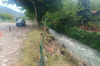 Bilecik’te istinat duvarı çöktü, toprak kayması meydana geldi
