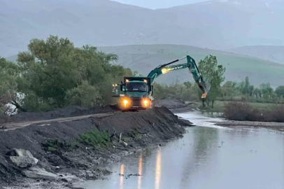 Karasu Nehri’nde sedde yükseltme çalışmaları sürüyor
