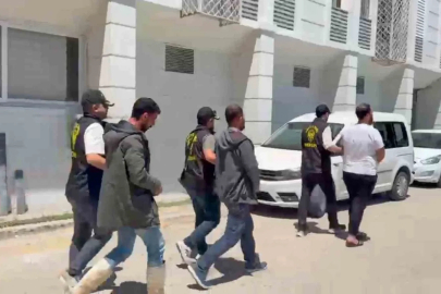 Kendilerini polis olarak tanıtıp vatandaşları dolandırdılar
