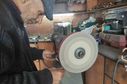 Kurban Bayramı öncesi bıçak bileyicilerinin yoğun mesaisi
