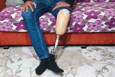 Protez bacaklı adam alacağını almak için IBAN verdi, cezaevine girip işinden oldu
