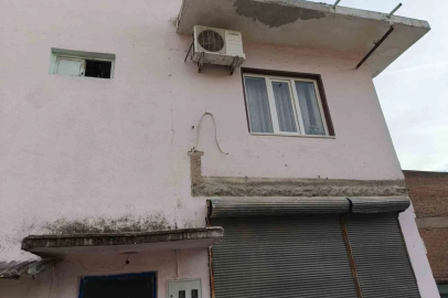 Balkonu çöken bina mühürlendi
