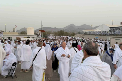 Arafat’ta Türklerin olduğu bölgeden Cebel’i Rahme’ye geçişler kapatıldı
