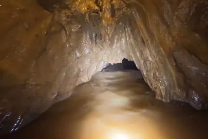 Laos’ta mağarada mahsur kalan 7 define avcısını arama çalışmaları 7’nci gününde
