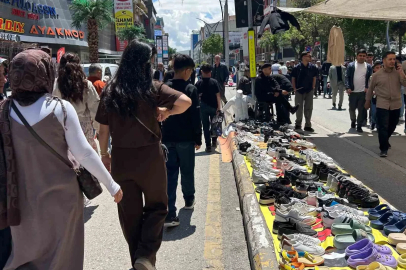 Van’da bayram yoğunluğu: Caddeler doldu taştı
