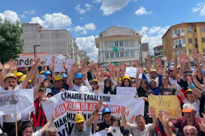 Maaşlarını alamadıklarını iddia eden madenciler aileleriyle yürüdü
