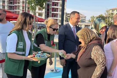 Osmaniye’de protokol üyeleri vatandaşlarla bayramlaştı
