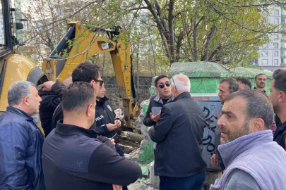Erzurum’da Çifte Kardeşler Türbesi’nde yıkım gerginliği
