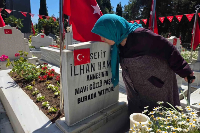Mezarlıklarda hüzün: 90 yaşındaki şehit annesinin 34 yıldır dinmeyen acısı
