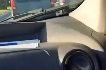 Elazığ’da makas atan araç kameraya yansıdı
